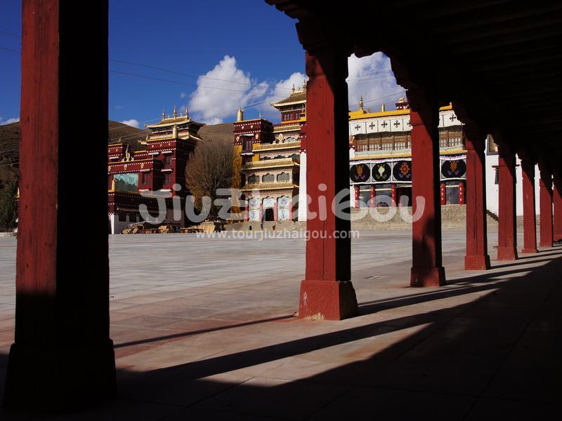 Litang Temple